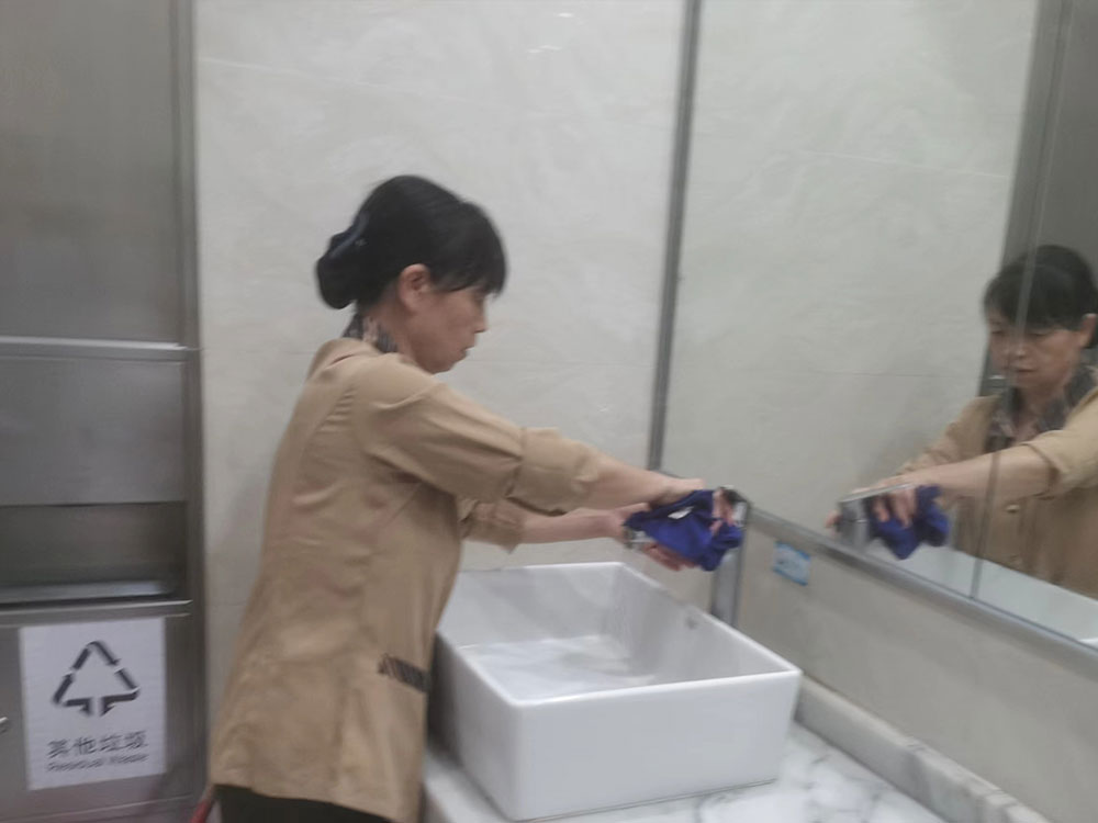 洗手间深度清洁服务